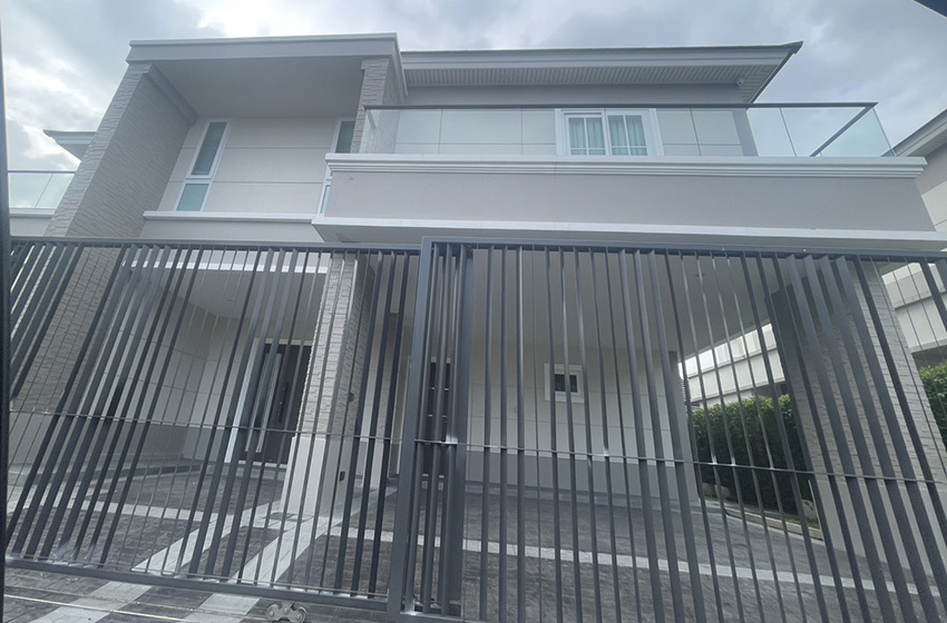 House with Shared Pool in Sukhumvit